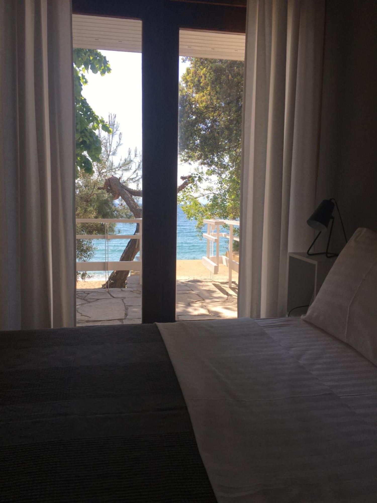 Secret Bay Apartment Palaiontsiflikion Bagian luar foto