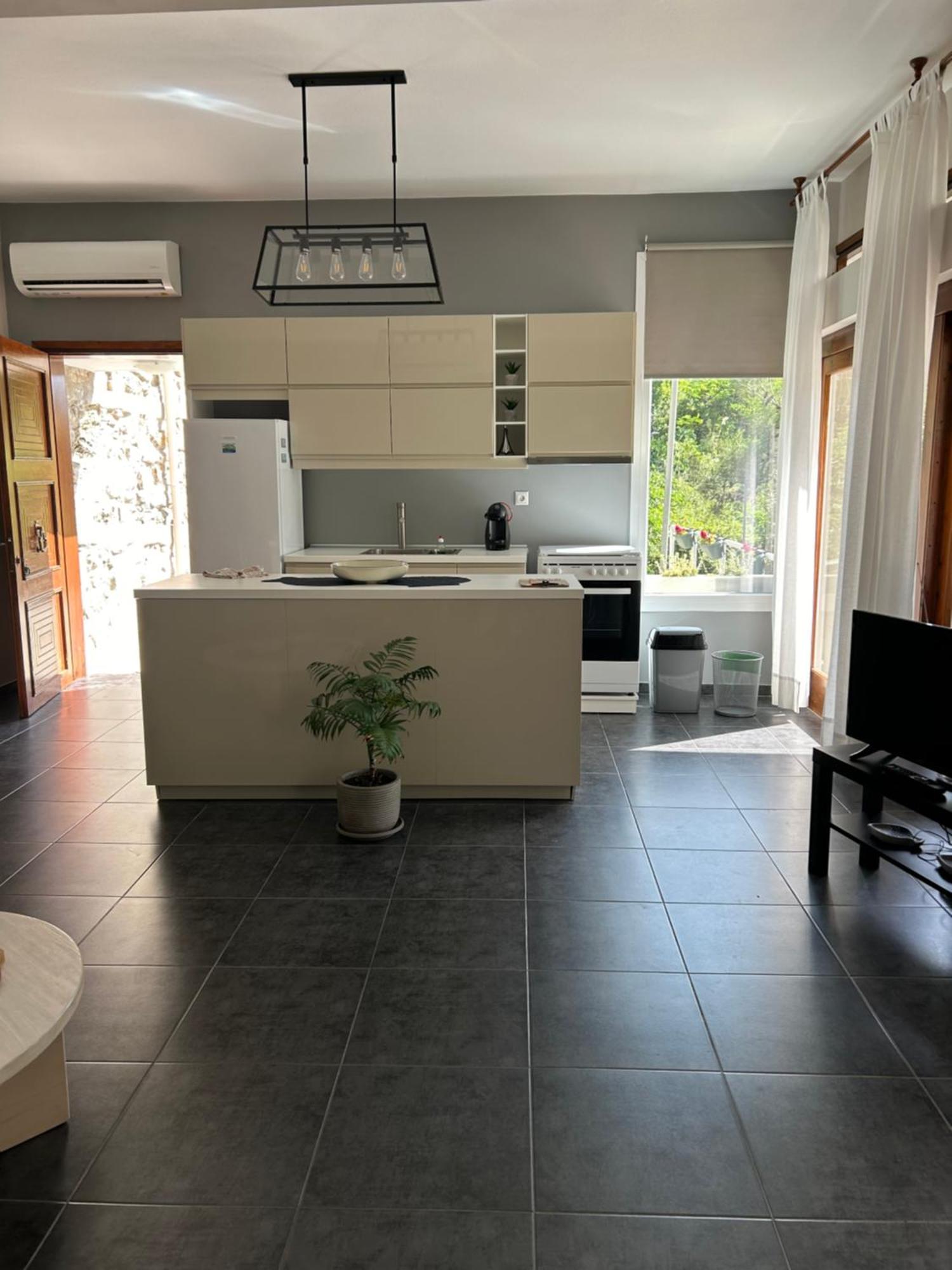 Secret Bay Apartment Palaiontsiflikion Bagian luar foto