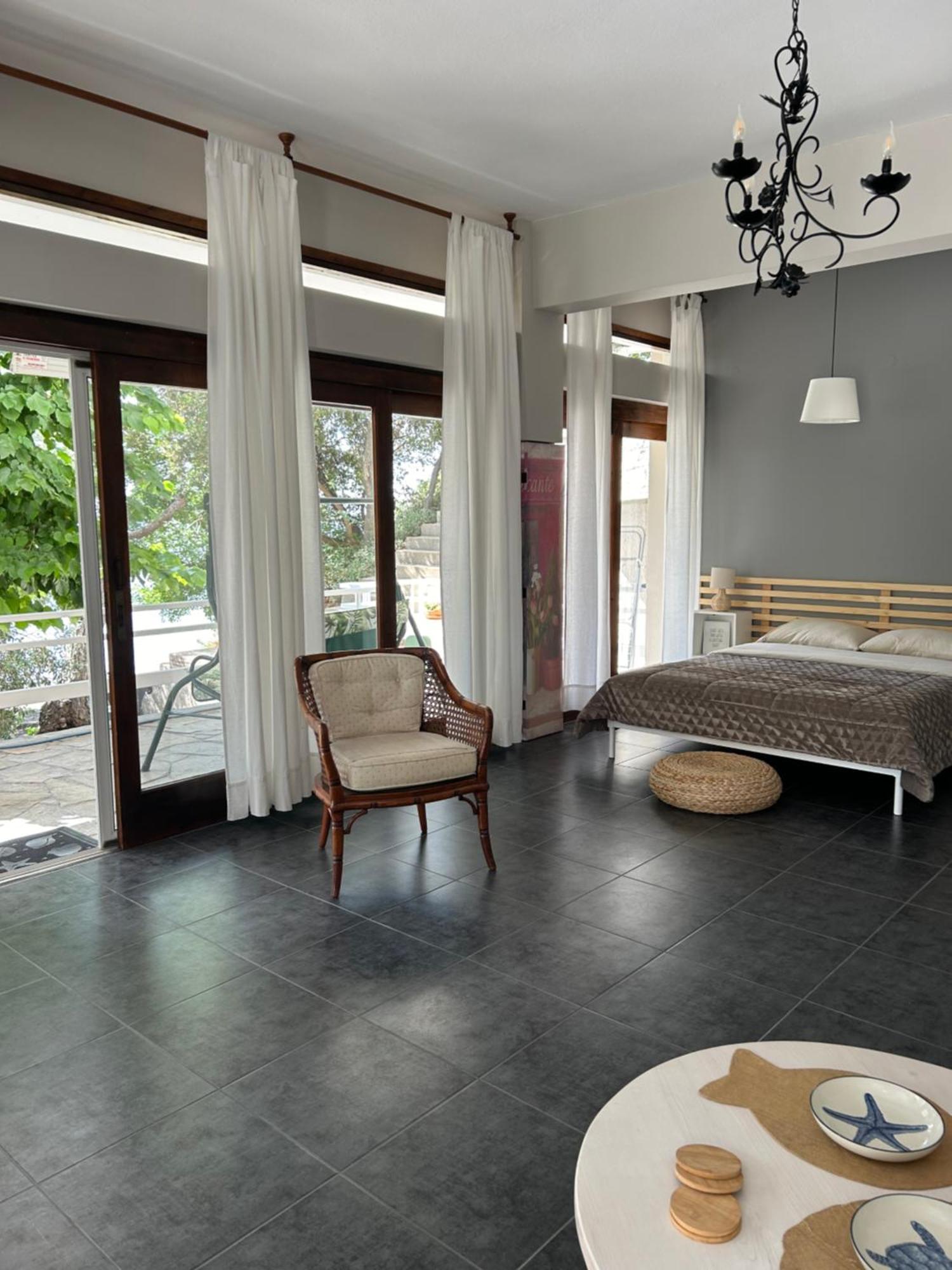Secret Bay Apartment Palaiontsiflikion Bagian luar foto