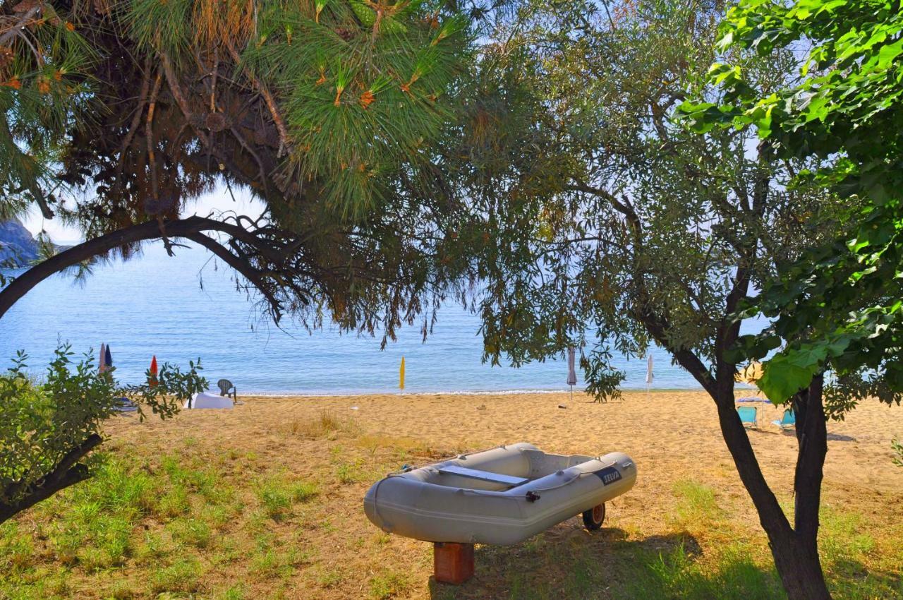 Secret Bay Apartment Palaiontsiflikion Bagian luar foto